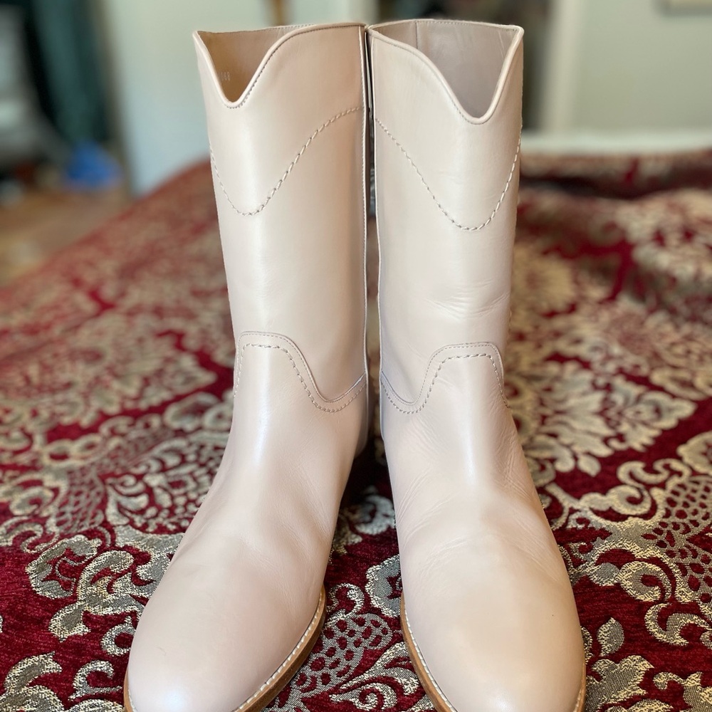 Chanel Cream Heeled Boots - Picture 2 of 7